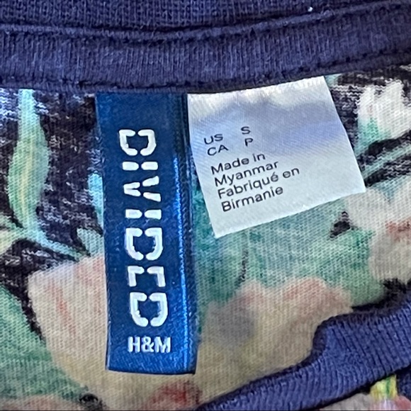 T-shirt - Picture 2 of 3